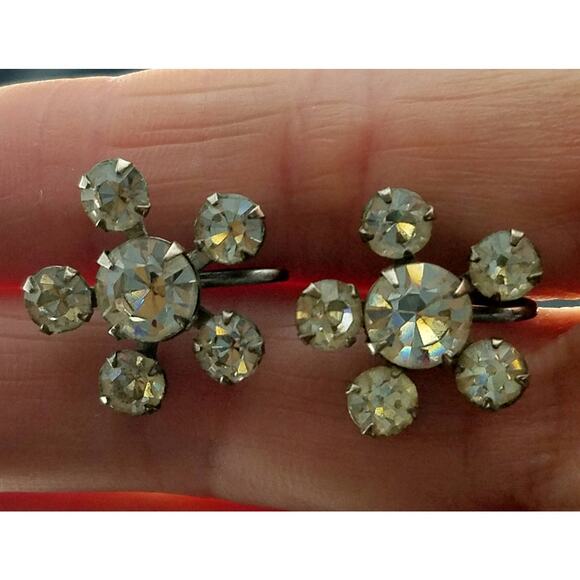 Vintage Weiss Flower Rhinestone Screw Back Earrings, 1950's , 3/4 Inch - Picture 6 of 10
